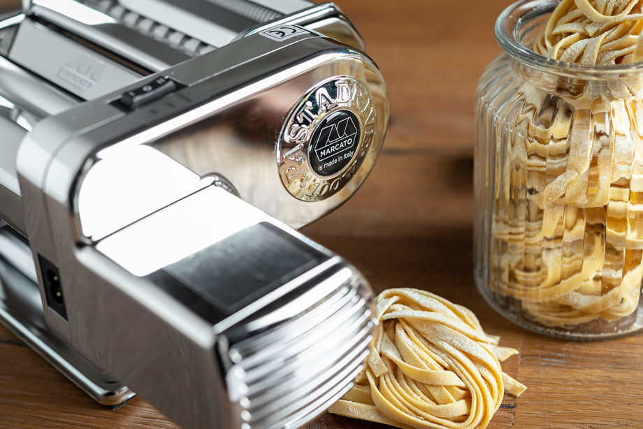 Marcato Atlas Pasta Machine, Made in Italy, Stainless Steel, Gold, Includes  Pasta Cutter, Hand Crank, and Instructions 