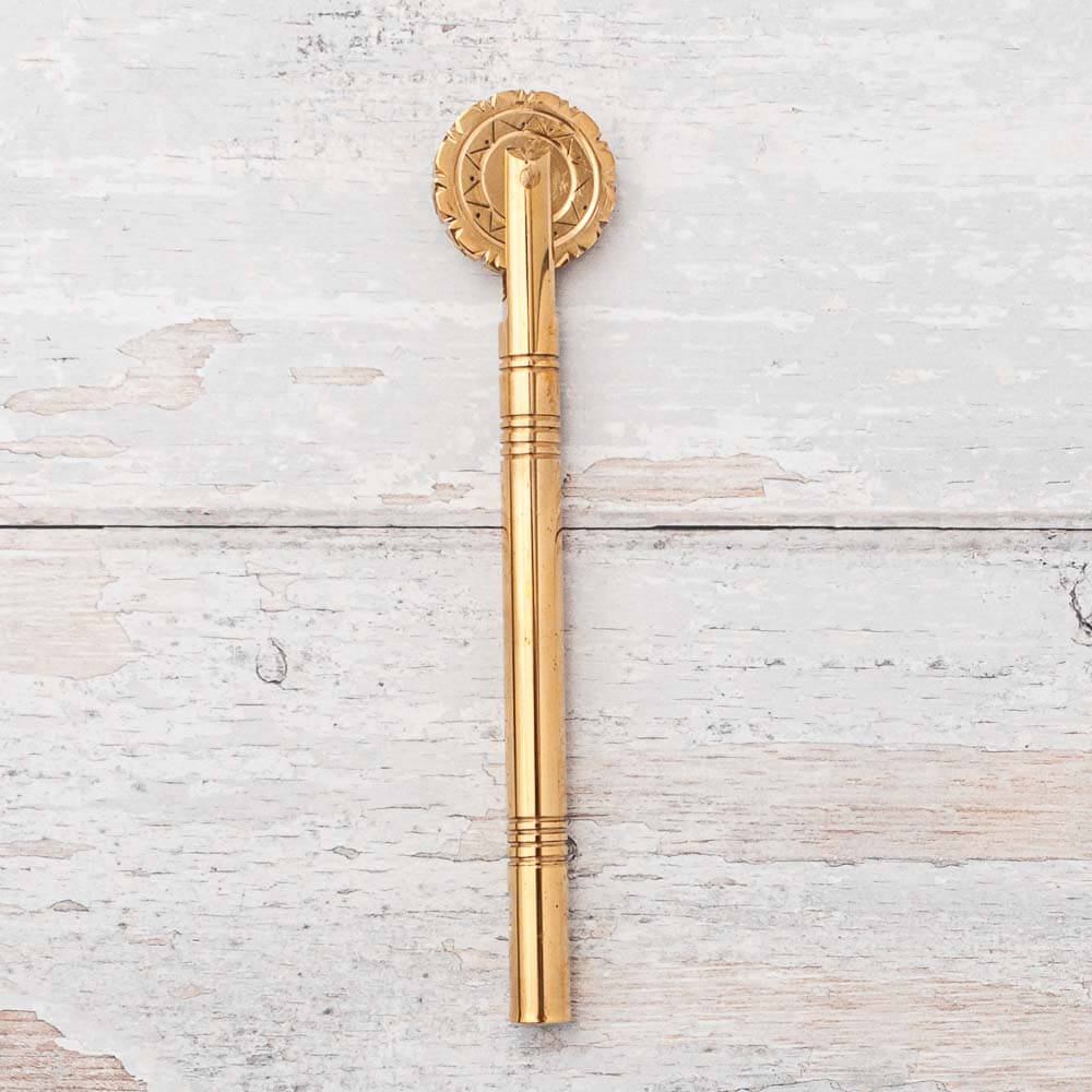 https://www.italiancookshop.com/cdn/shop/files/decorating-no-2-brass-sardinian-pasta-tool-1.jpg?v=1690469183