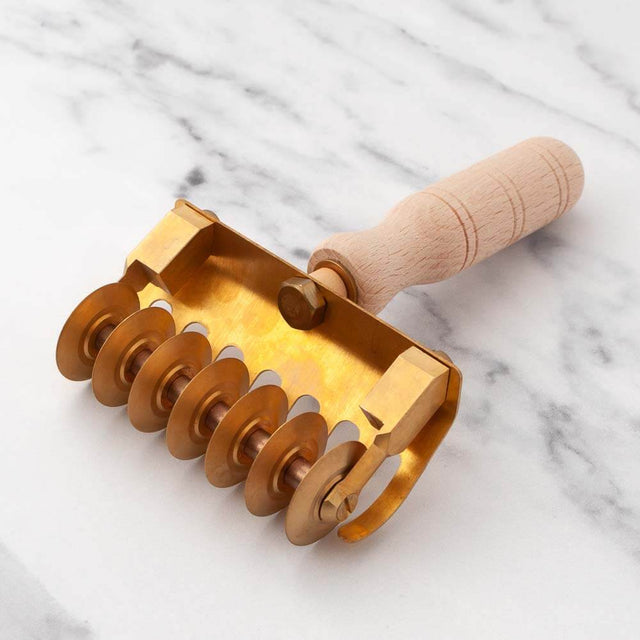 Professional Brass Straight Edge, Ribbon Pasta Seven Wheel Cutter