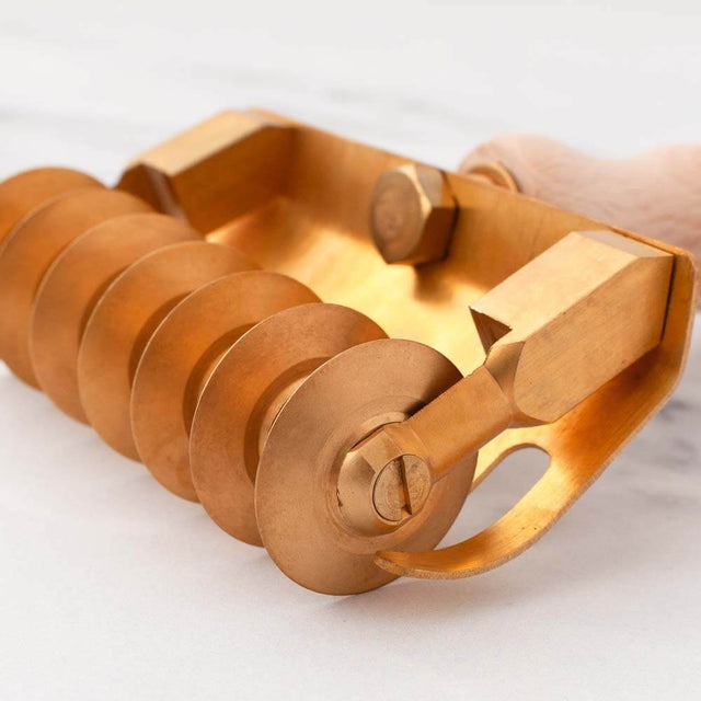 Professional Brass Straight Edge, Ribbon Pasta Seven Wheel Cutter