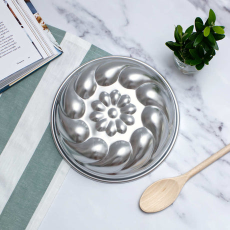 Aluminium Sponge Cake Tin with Daisy