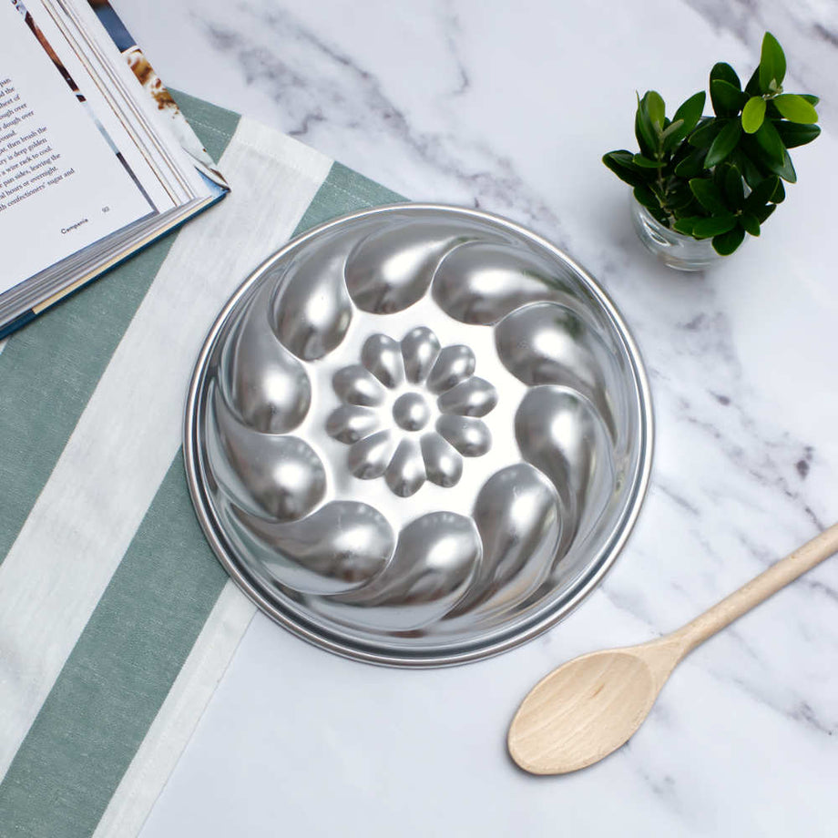 Carbon Steel Rectangle Cake Mould / Pan / Tin /Baking Tray for Microwa –  Bakeyy