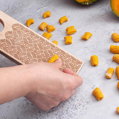 Intertwining Cavarola / Gnocchi Textured Pasta Board